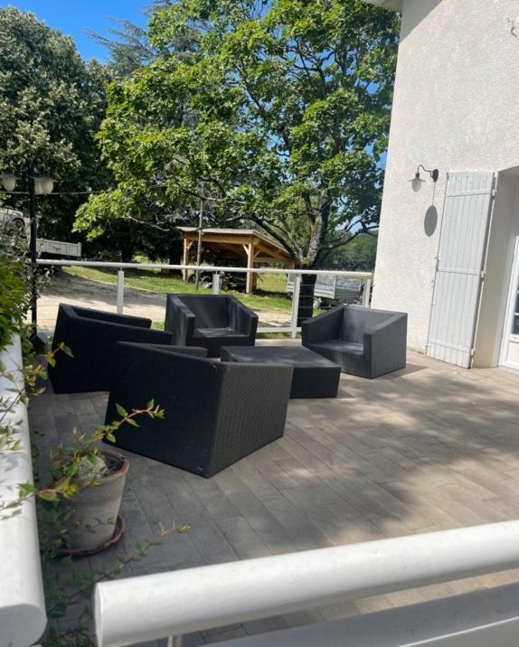 Domaine Des Peyries - Chambres Et Table D'Hotes Saint-Barthelemy-d'Agenais Esterno foto